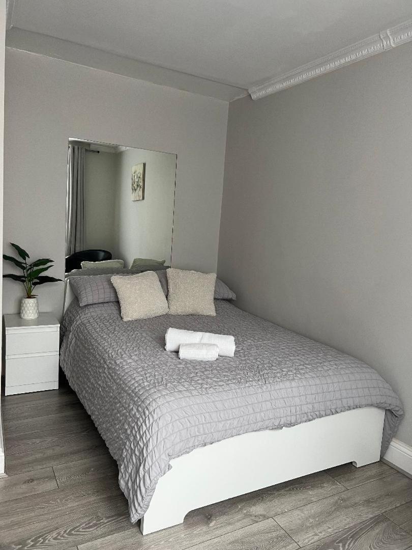 London Property Apartments For Up To 6, Next To Big Ben & London Eye Экстерьер фото