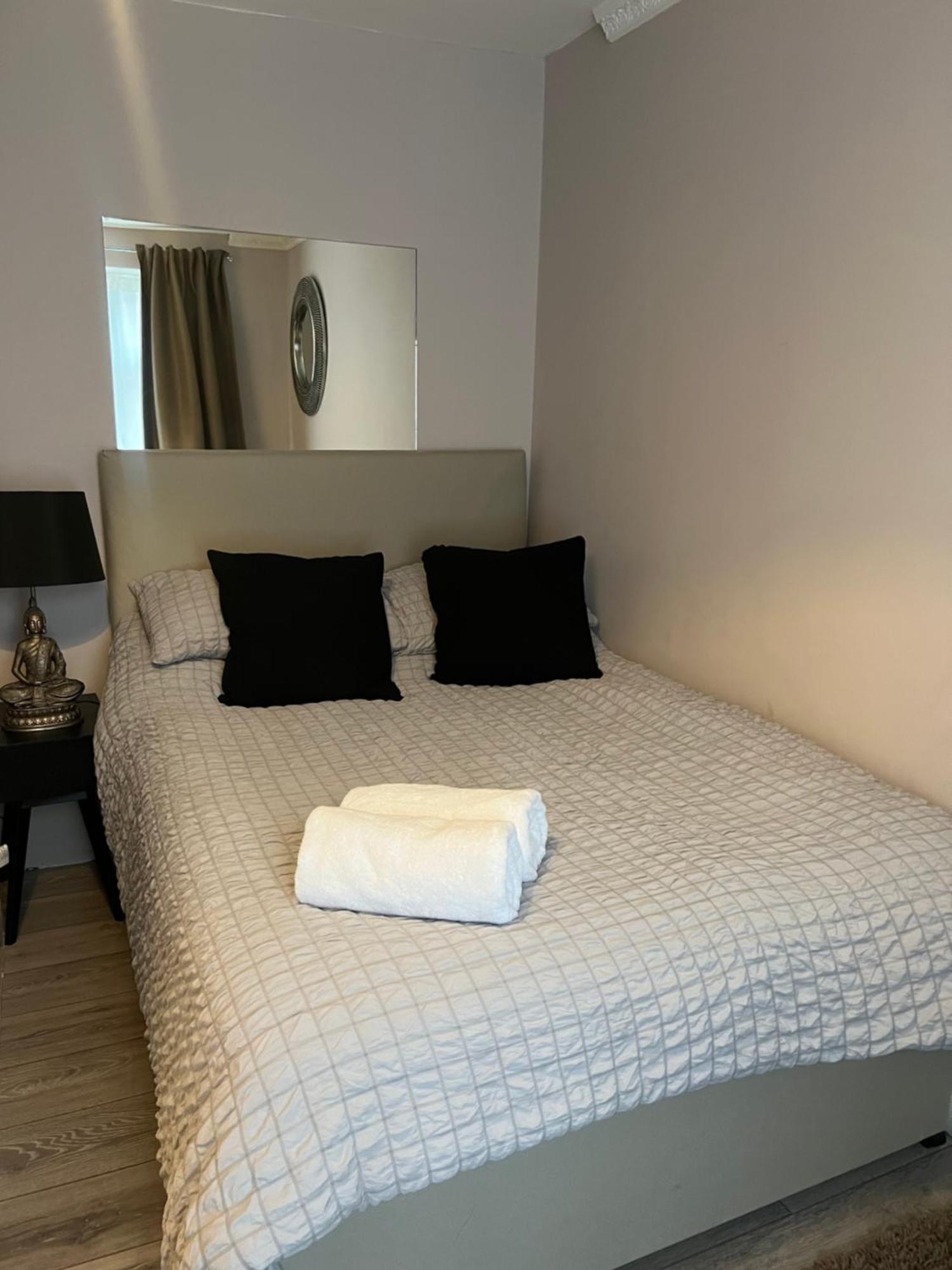 London Property Apartments For Up To 6, Next To Big Ben & London Eye Экстерьер фото